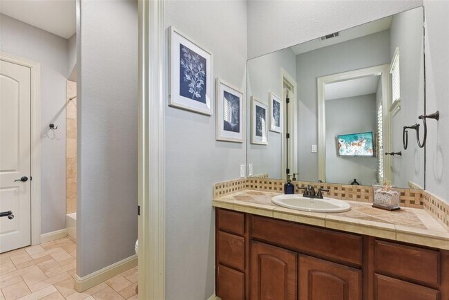 Building Photo - 122 Silverstone Dr