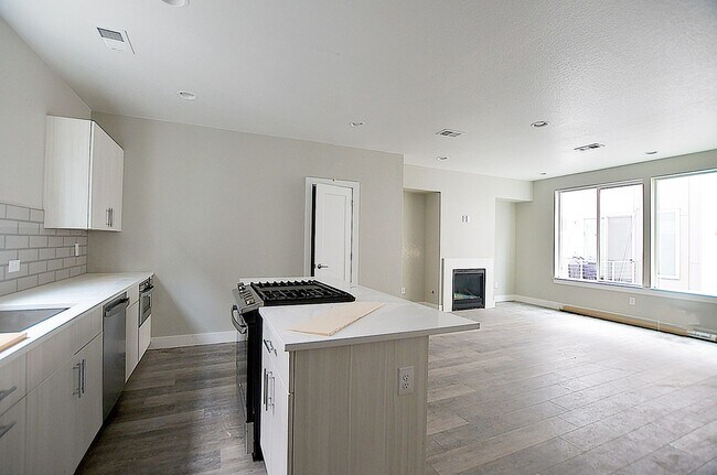 Building Photo - Town Home for Rent in Tennyson Neighborhoo...