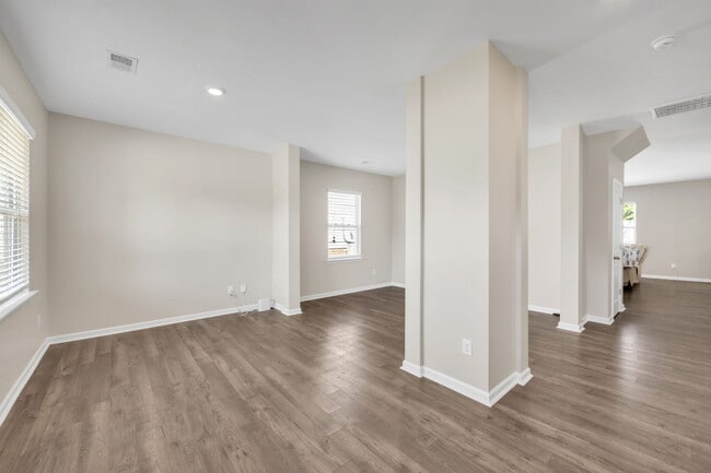 Building Photo - 207 Bridlewood Ln