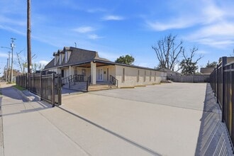 Building Photo - 3911 Fulton St