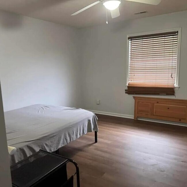 Building Photo - 249 Schultz St