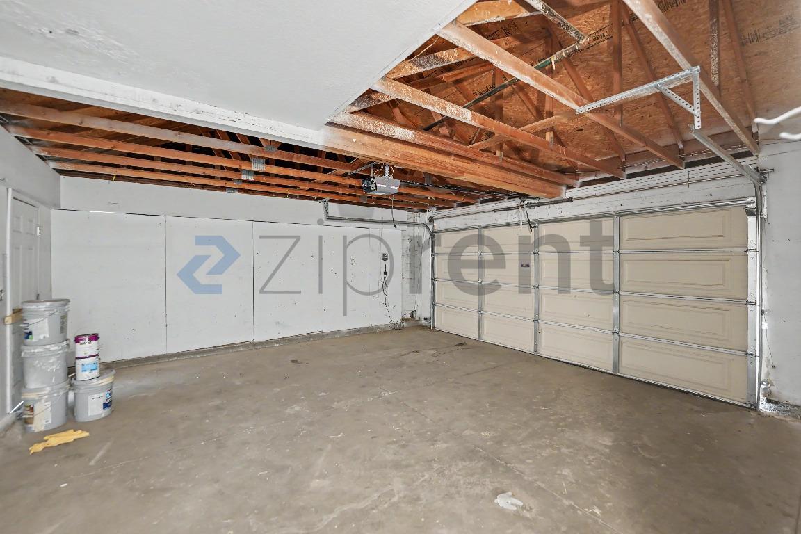 Building Photo - Unit