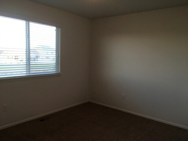 Building Photo - Beautiful 4 Bedroom Two-Story Home in Windsor!