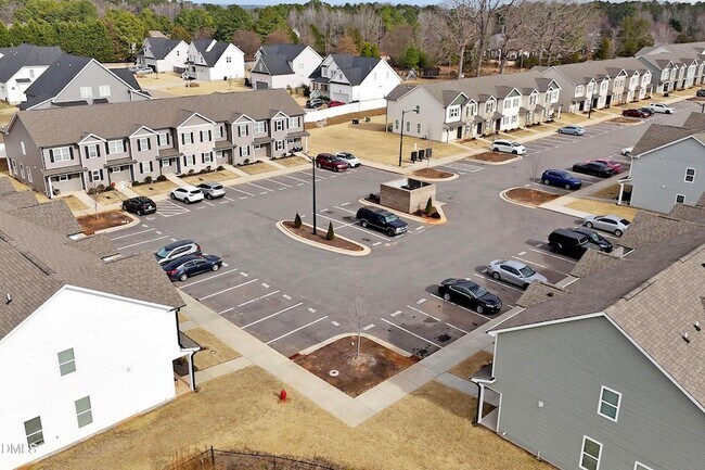 Building Photo - 1021 Peony Ln