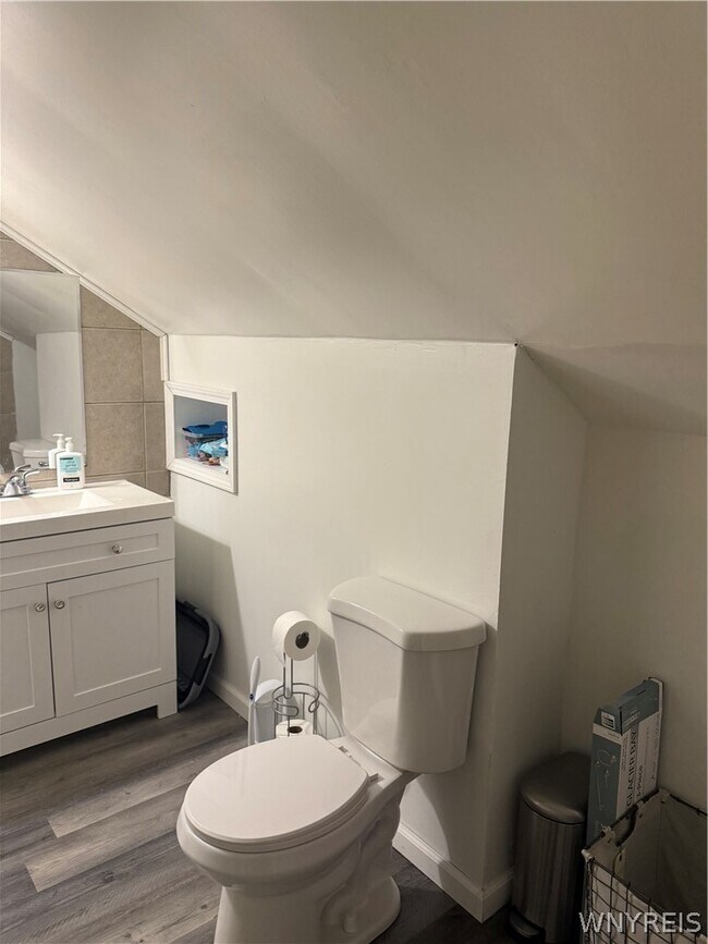 Building Photo - 298 W Hazeltine Ave