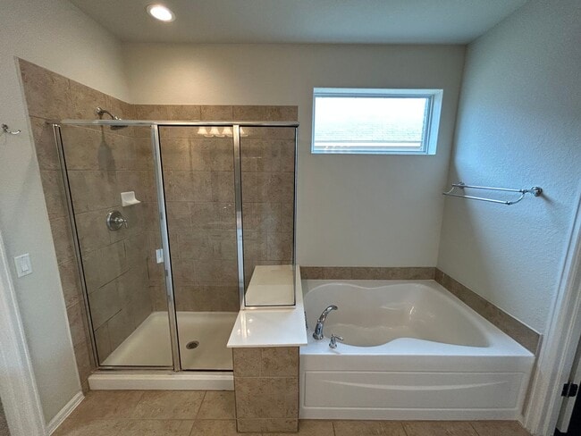 Building Photo - *COMING SOON* AMAZING 3 Bedroom  2 Bath Home w/ Office Room Near Alamo Ranch!