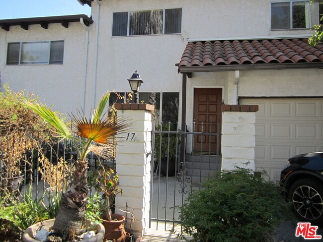 Primary Photo - 5275 Colodny Dr