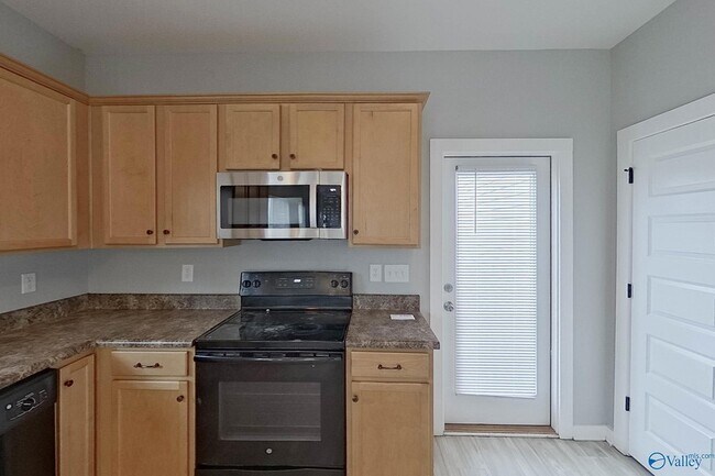 Building Photo - 520 White Oak Cir