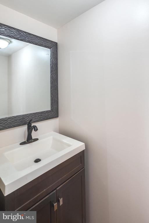 Building Photo - 1832 Tiger Lily Cir