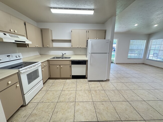 Building Photo - 387 Acorn Ln