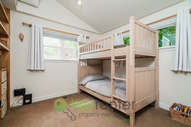 Building Photo - Your West Seattle Retreat – Hot Tub, Firep...