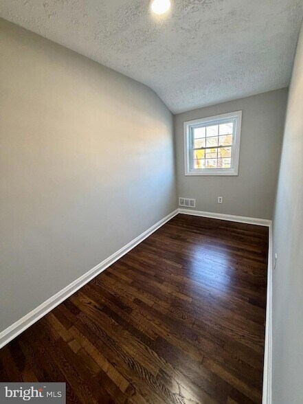 Building Photo - 3413 Wallford Dr