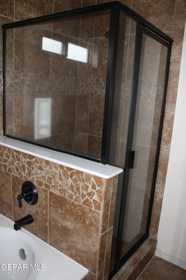 Building Photo - 7125 Falling Leaf Cir