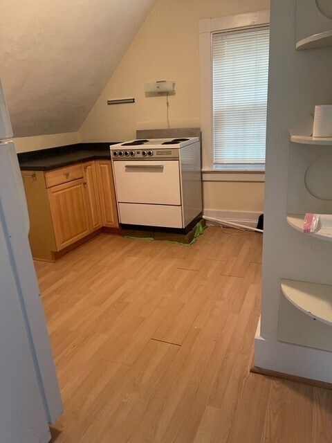 Building Photo - 256 Lowell Ave