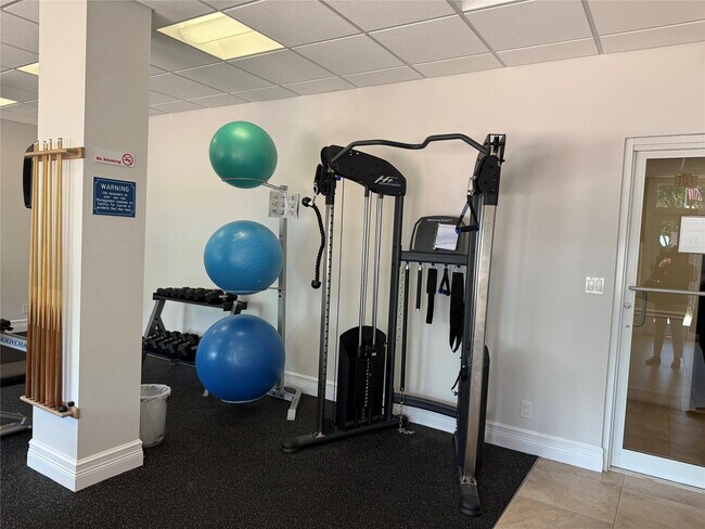 Building Photo - 305 N Pompano Beach Blvd