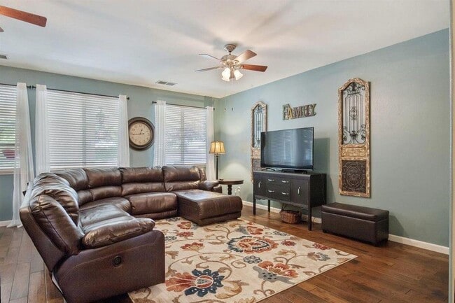 Building Photo - 2313 N Silvervale St