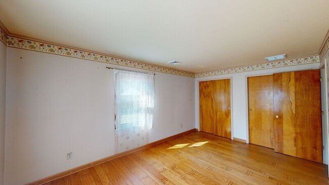 Building Photo - 539 E Rahn Rd