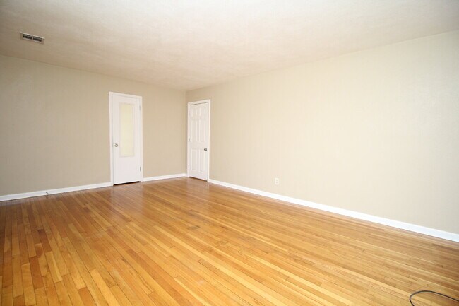 Building Photo - Northeast Pensacola Home- Entertainers Dream with Covered Deck & Fenced Backyard