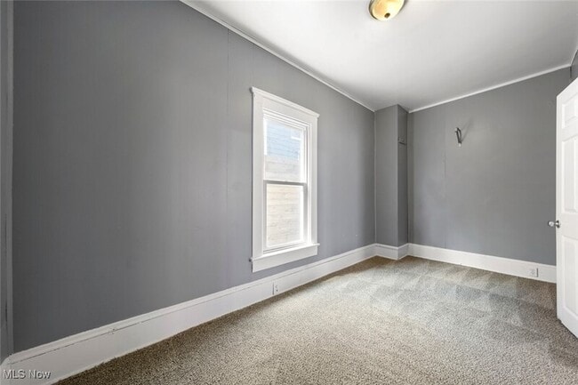 Building Photo - 3414 Daisy Ave