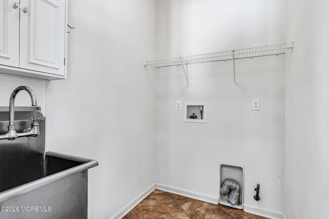 Building Photo - 24 Parkside Dr