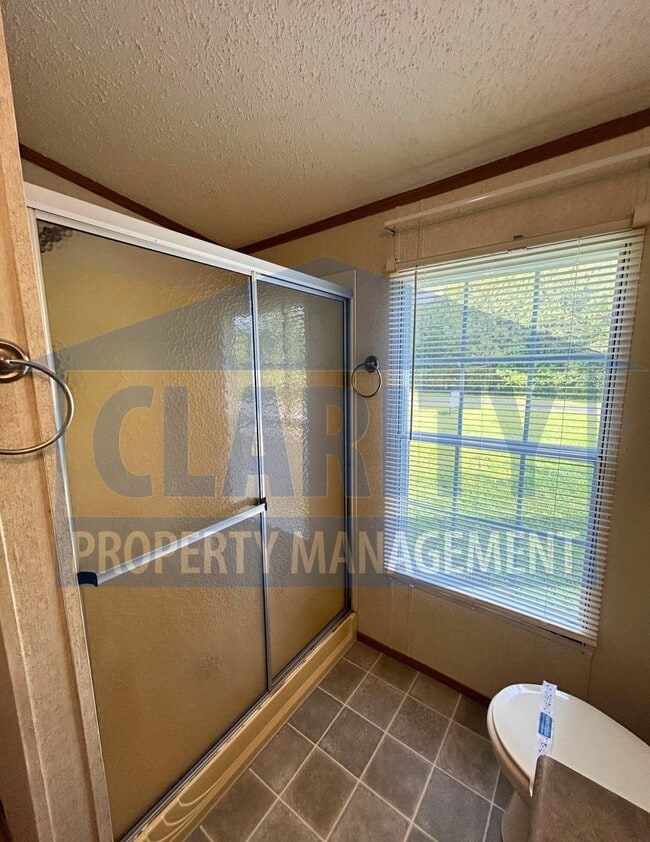 Building Photo - Three bedroom, single level home in Old Fo...
