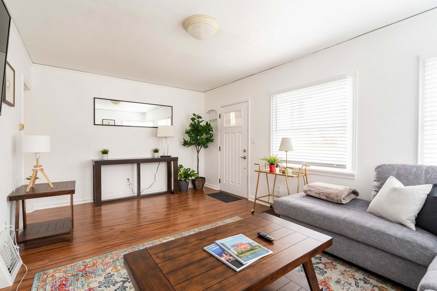 Building Photo - 825 SE 49th Ave