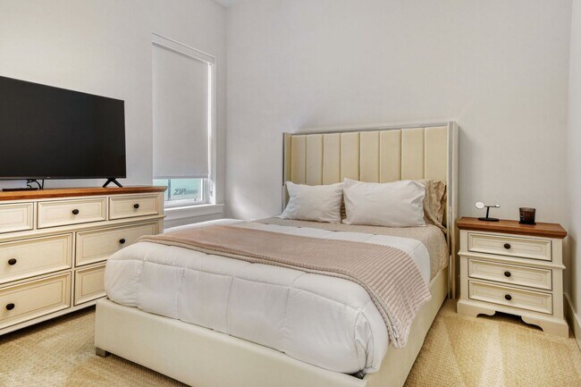 Building Photo - Resort-Style Furnished Lakefront Living in SilverLeaf | 100” Theater & Golf Cart Included