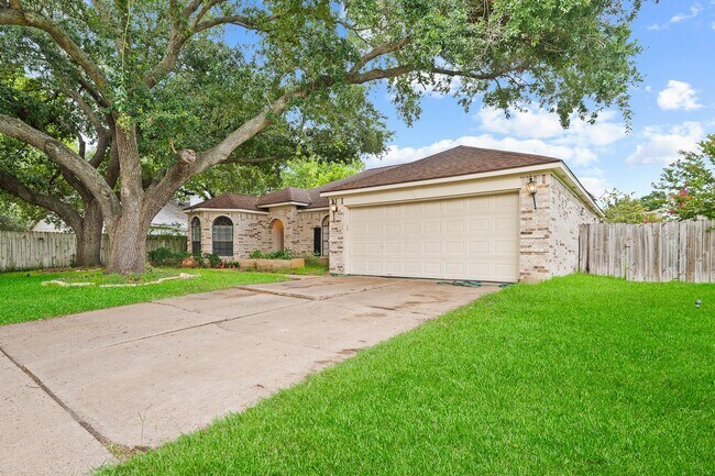 Primary Photo - 3326 Lakeland Gardens Dr