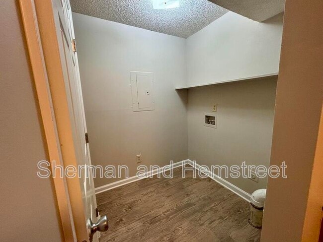 Building Photo - 104 Commons Dr