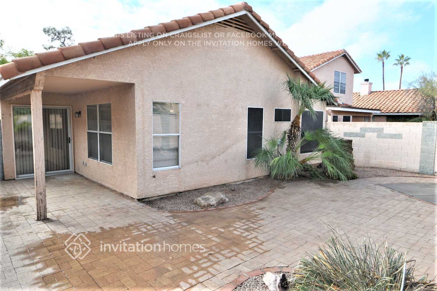 Building Photo - 7934 W Laurel Ln