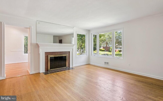 Building Photo - 9311 Adelaide Dr