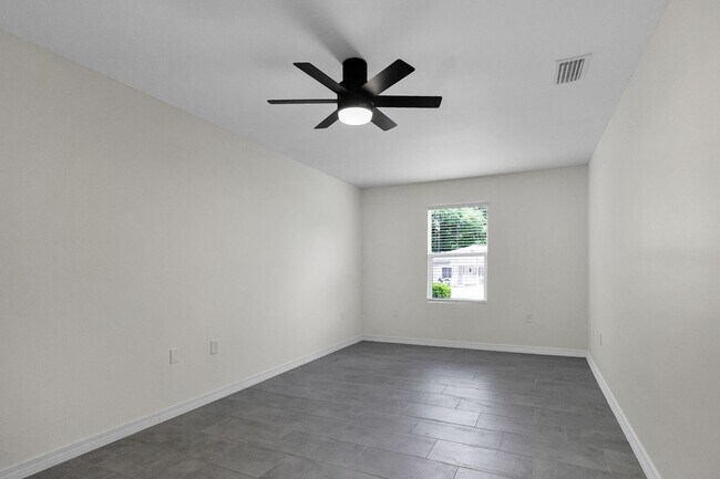 Building Photo - 3 Bedroom in Crestview!!