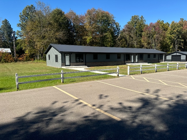 Building Photo - 41000 Harris Rd