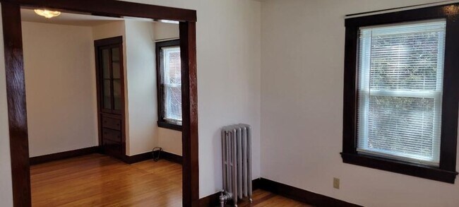 Building Photo - 10-12-12 Brookway Terrace