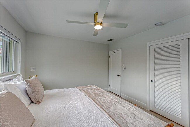 Building Photo - 1984 Sailfish Pl