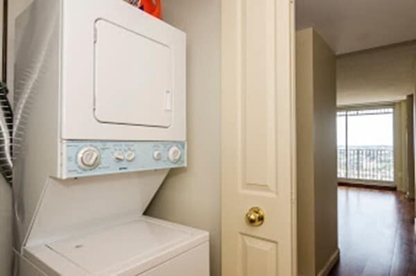 Building Photo - 10 Museum Way