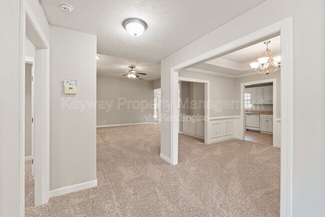 Building Photo - 633 Ventana Dr