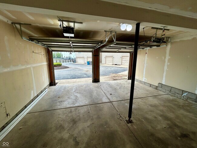 Building Photo - 3039 Armory Dr