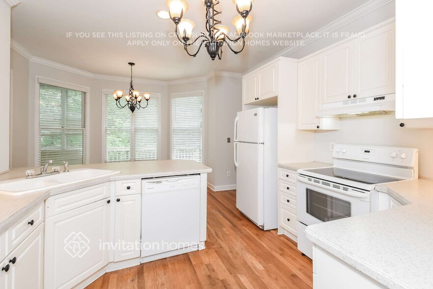 Building Photo - 2196 Woodbriar Dr