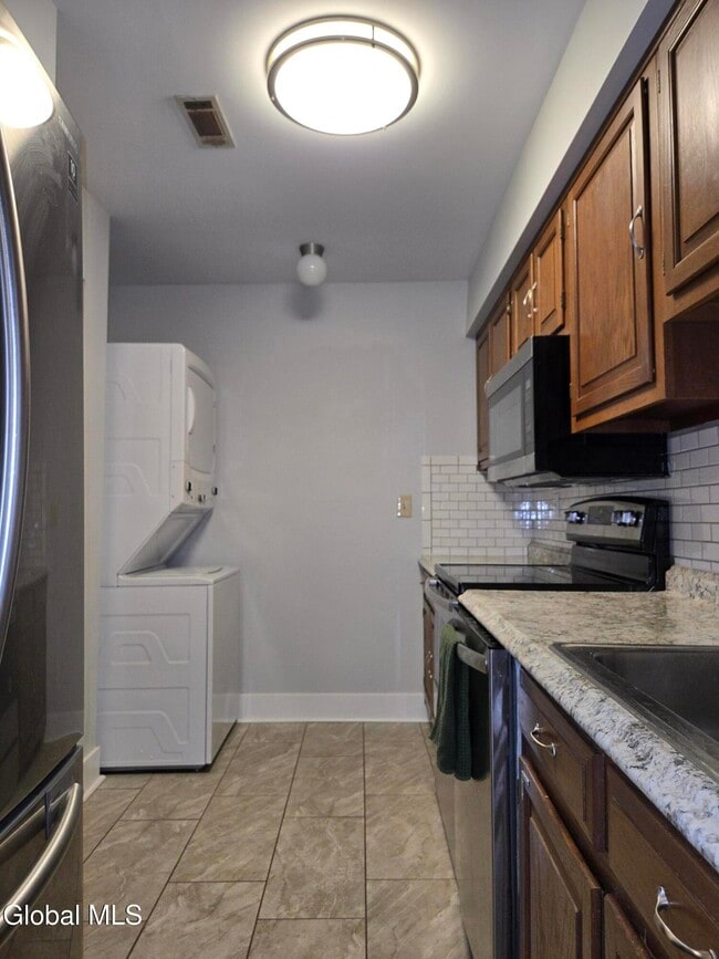 Building Photo - 93 Ridgewood Terrace