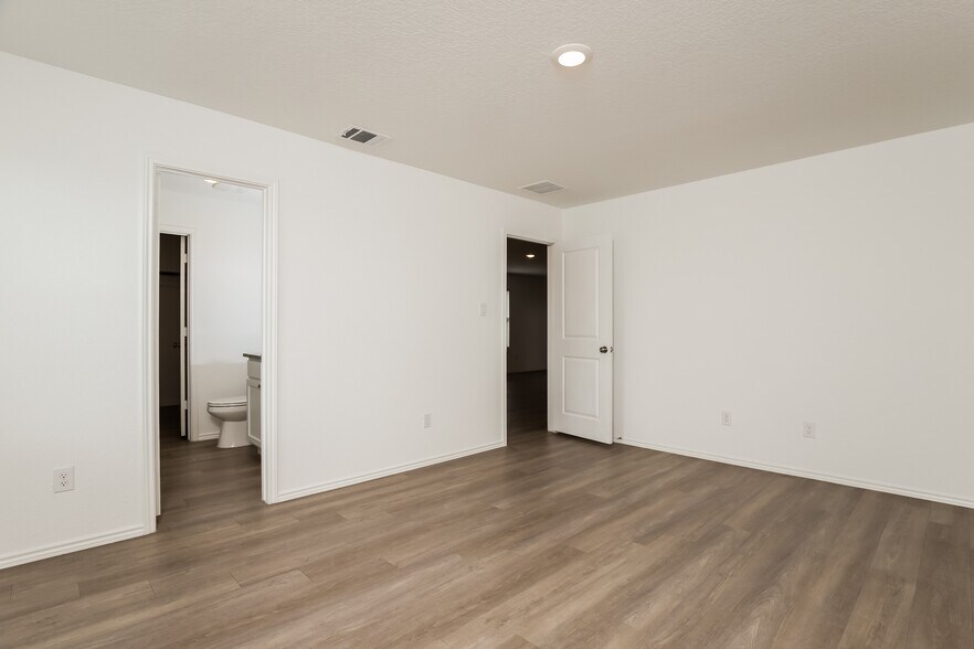 Building Photo - 4332 Levee Rdg