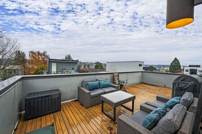 Building Photo - 3-Story Ballard Home - In Unit Washer/Dryer, Rooftop Deck