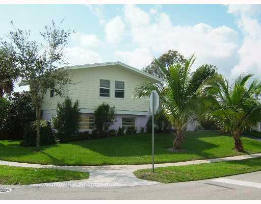 Building Photo - 1100 SW 5th St
