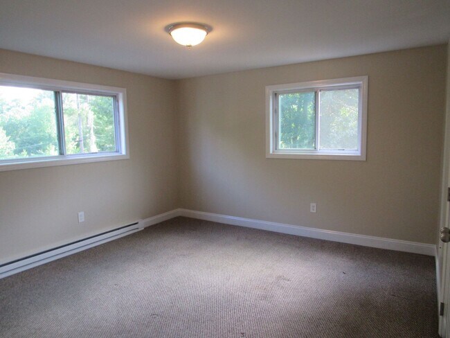 Building Photo - Londonderry 3 Bedroom Available NOW for Rent!