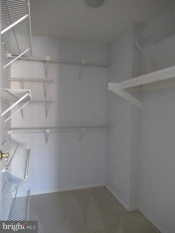 Building Photo - 14 Beverly Ct