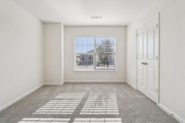 Building Photo - 721 Trinity Trl