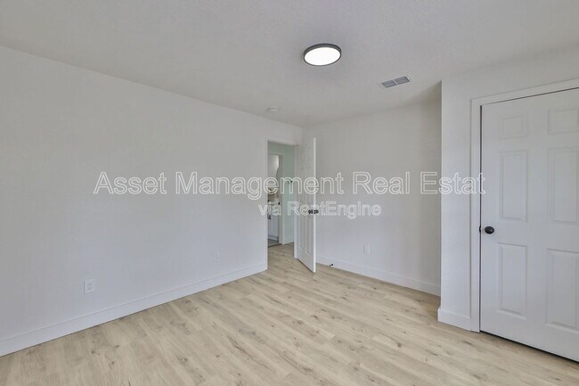 Building Photo - 875 53rd Terrace N
