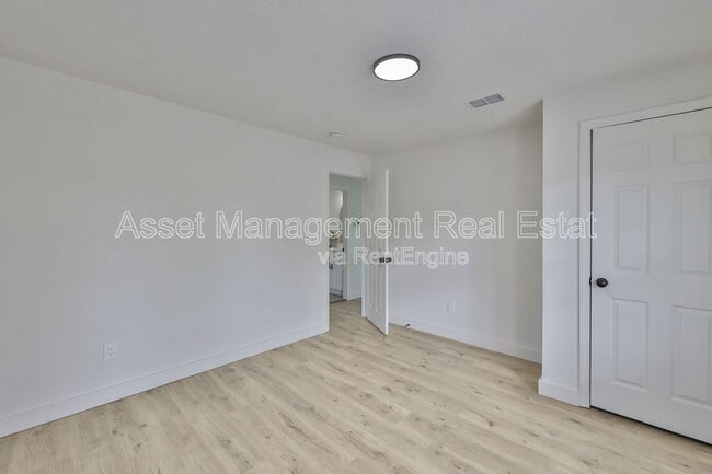 Building Photo - 875 53rd Terrace N