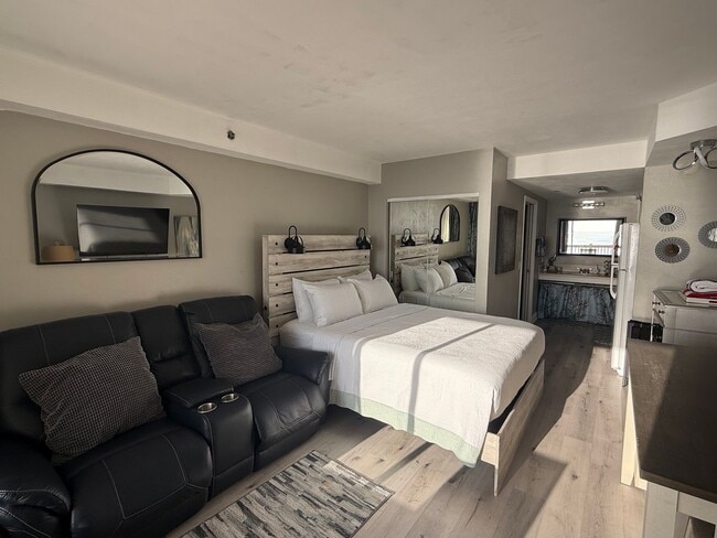 Building Photo - Ocean FRONT Studio! Amazing and must see! DEPOSIT-FREE Renting option thru OBLIGO! Deposit Altern...