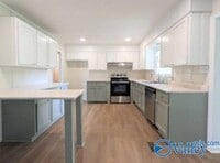 Building Photo - 9115 Strong Dr SE